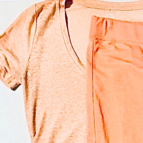 Old Navy Maternity Tee and Cropped Sweats Bundle - Picture 7 of 8